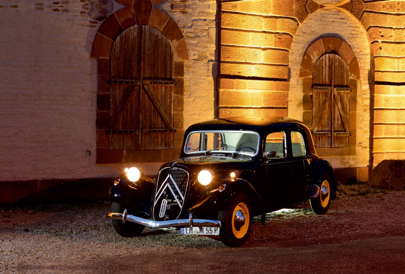 Ein Motiv aus dem Kalender Citroën 11 CV Traction Avant - die Legende