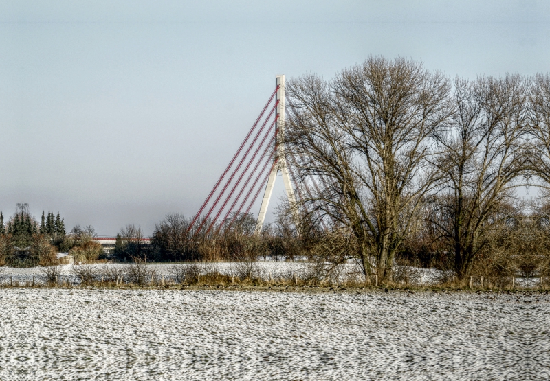 Rheinbrücke im Winter