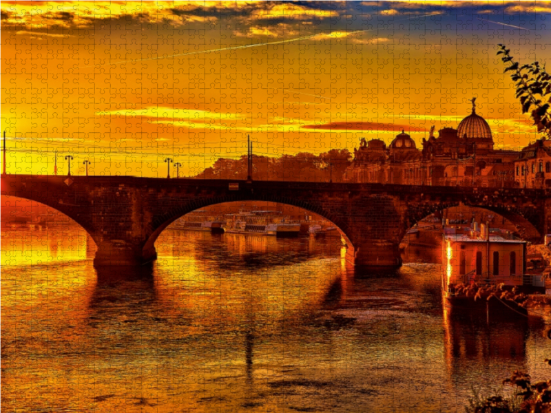 Sonnenaufgang über der Elbe in Dresden