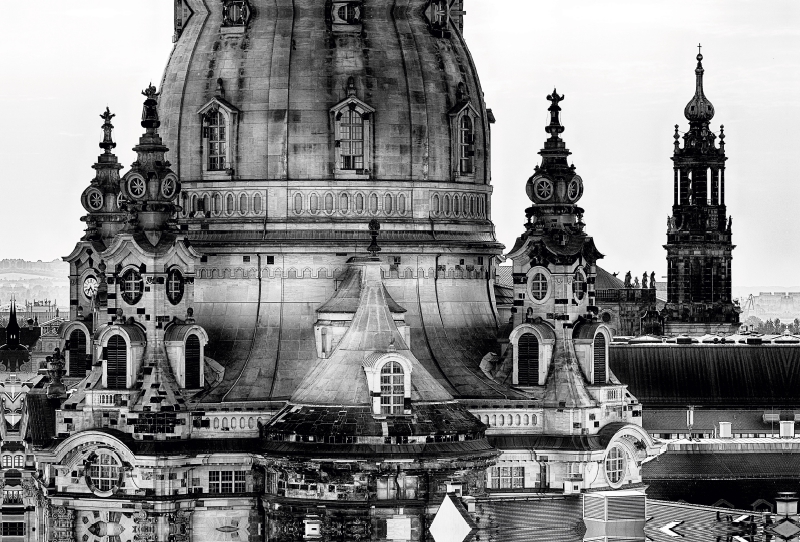 Ein Motiv aus dem Kalender Dresden Faszination Schwarz Weiss ' Frauenkirche'