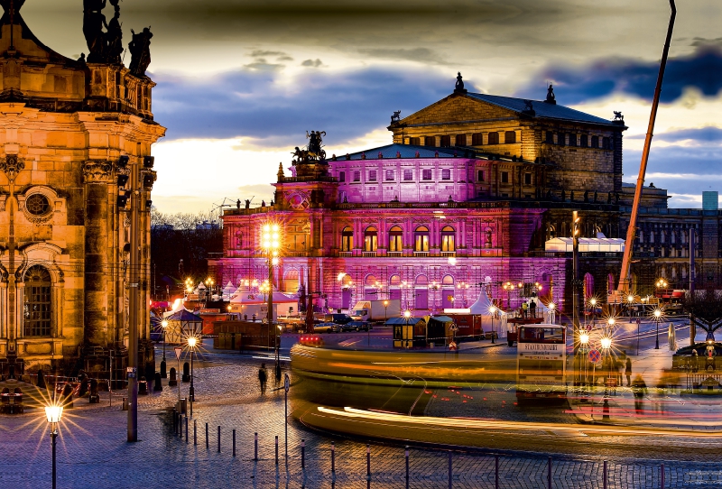 Vorbereitungen auf dem Theaterplatz für den Semperoperball