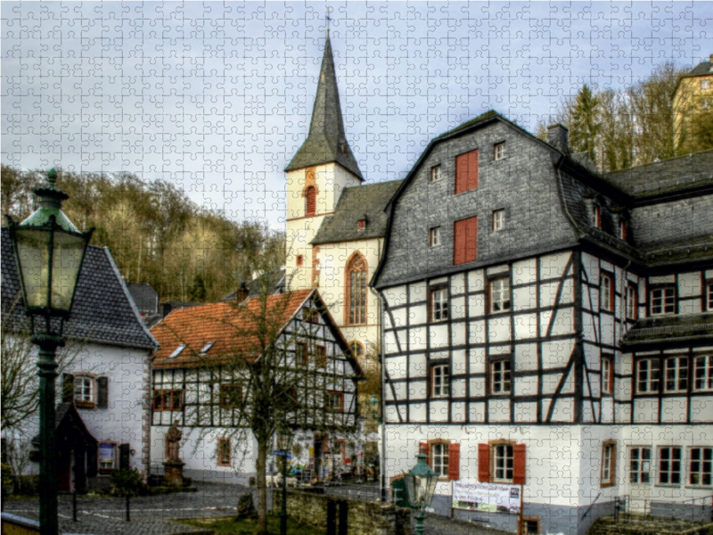 Blick auf das Rathaus und Kirche in Blankenheim