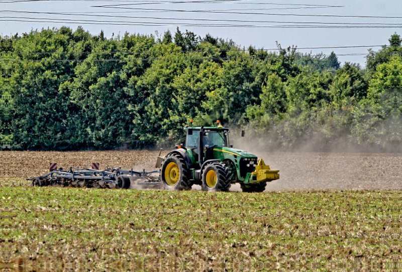 Feld pflügen