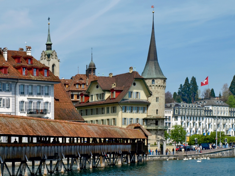 LUZERN Kapellbrücke und Altstadt