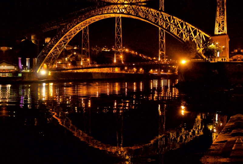 Porto bei Nacht, Fotografie von Nicola Furkert, auf Leinwand mit Keilrahmen