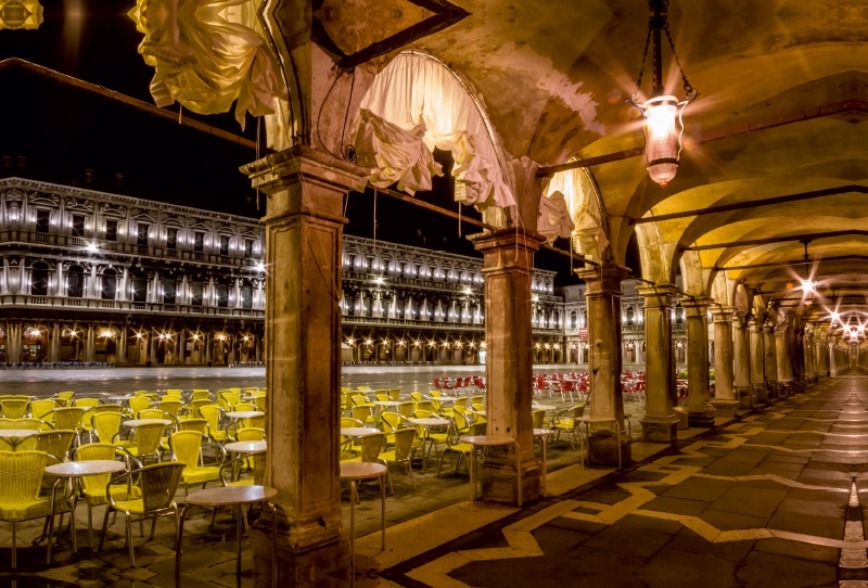 VENEDIG Markusplatz bei Nacht