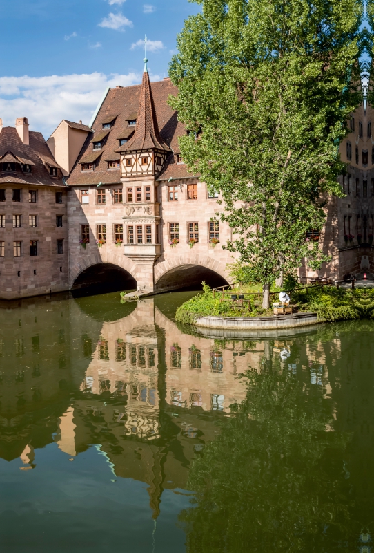 NÜRNBERG Heilig-Geist-Spital und Pegnitz