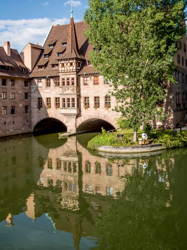 NÜRNBERG Heilig-Geist-Spital und Pegnitz