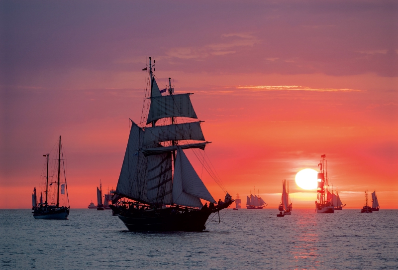 Ein Motiv aus dem Kalender Windjammer auf der Ostsee im Abendlicht