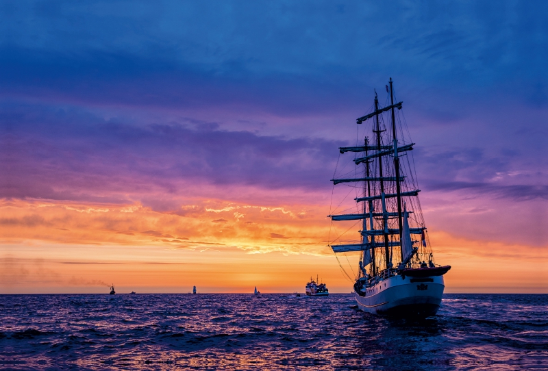 Ein Motiv aus dem Kalender Windjammer auf der Ostsee im Abendlicht