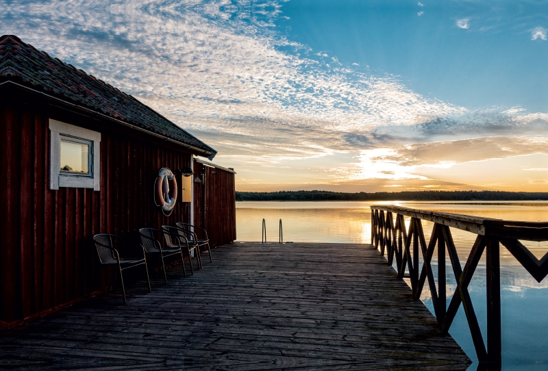 Holzhütte im Sonnenaufgang