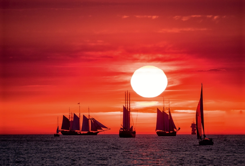 Ein Motiv aus dem Kalender Windjammer auf der Ostsee im Abendlicht