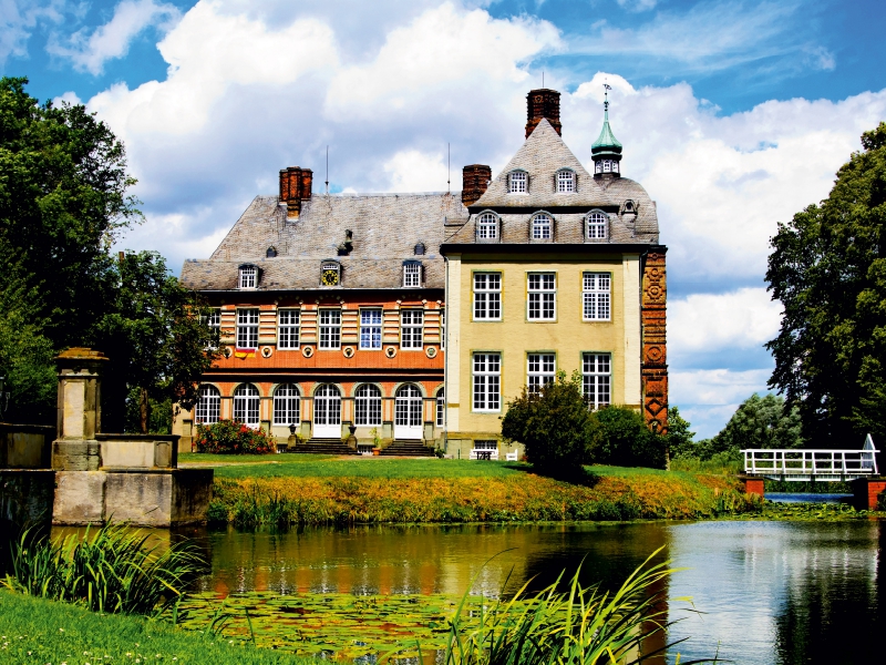 Schloss Hovestadt - die heutige Wasserburg mit Hauptschloss wurde 1563-1572 erbaut.