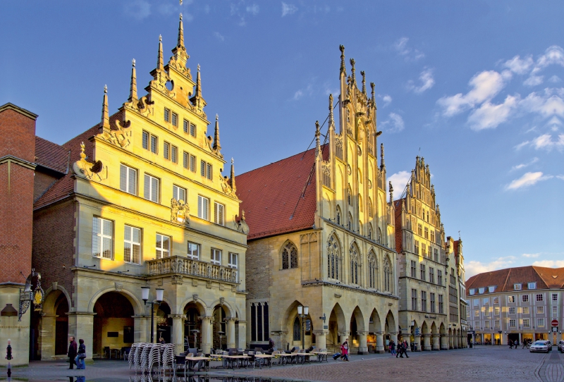 Das Rathaus, ein gotischer Bau aus der Mitte des 14. Jahrhunderts