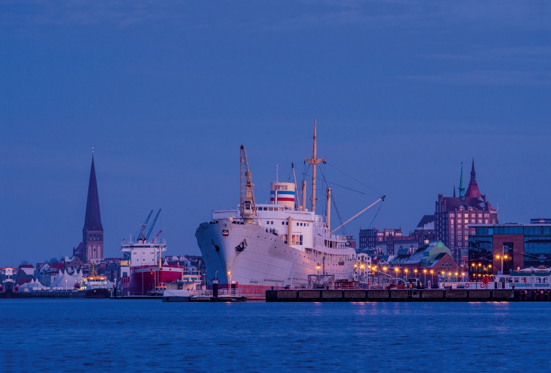 Stadthafen Rostock bei Nacht