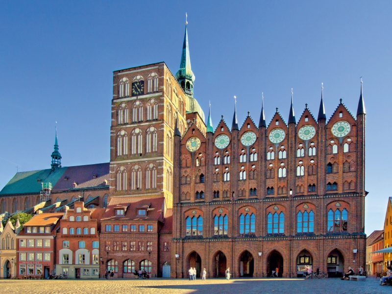 Das Rathaus mit Schaufassade, im Stil der norddeutschen Backsteingotik im 13.Jahrhundert errichtet