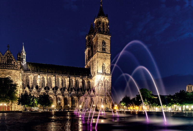 Sommernach am Domplatz