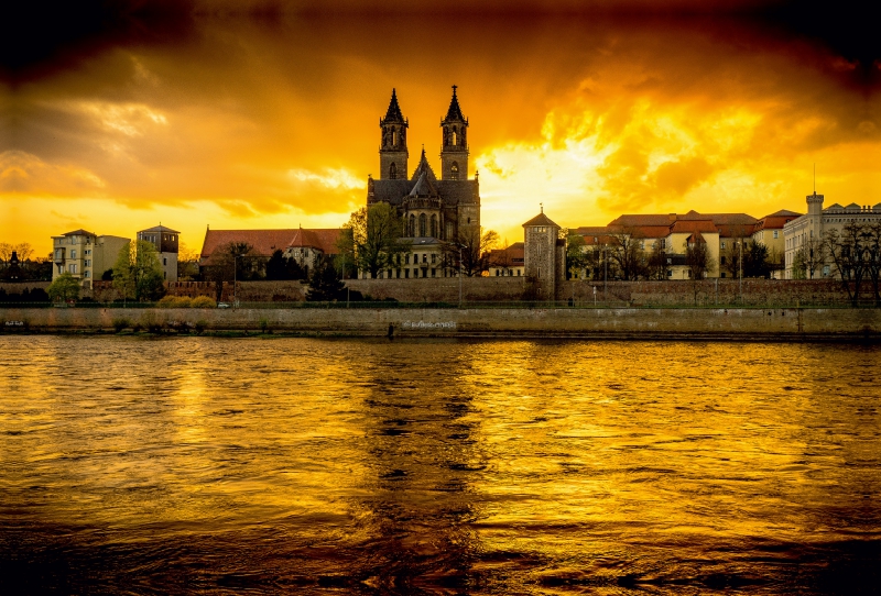 Sundown an der Elbe