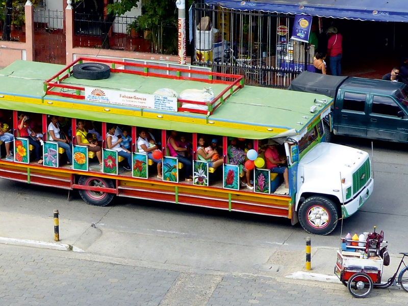 Bunter Bus in Cartagena, Kolumbien