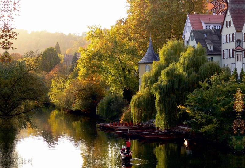 Tübingen, Hölderlinturm und Stocherkähne