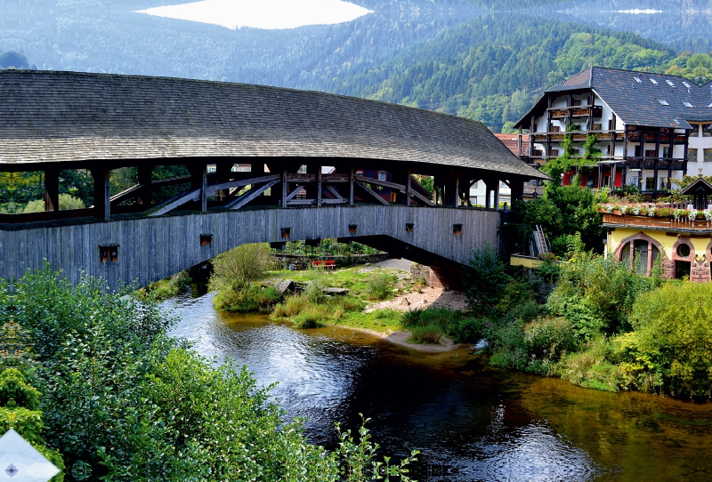 Historische Holzbrücke - Wahrzeichen von Forbach