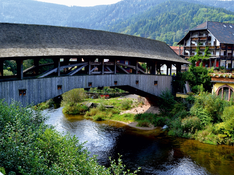 Historische Holzbrücke - Wahrzeichen von Forbach