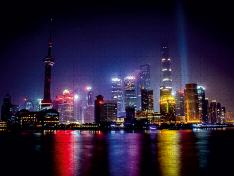 Fantastische Skyline mit Shanghai Pearl Tower bei Nacht