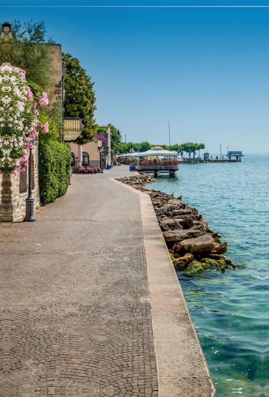 TORRI DEL BENACO Uferpromenade