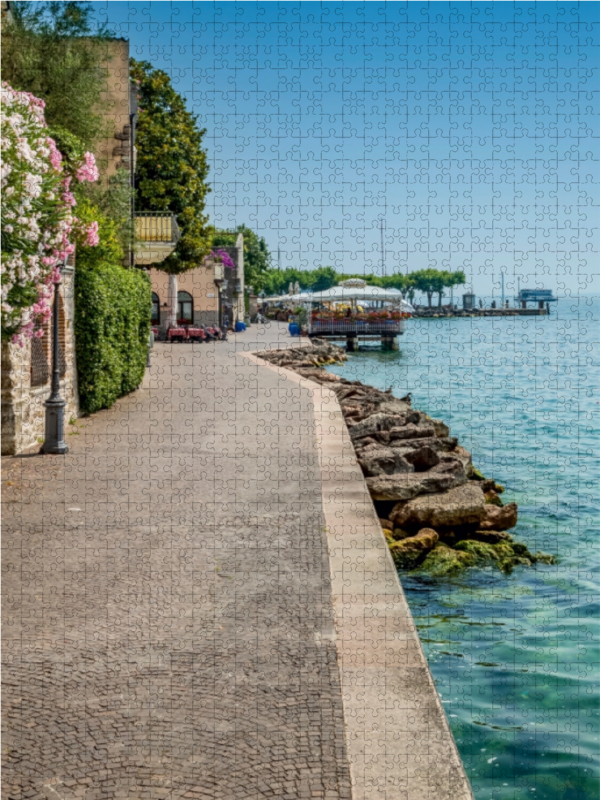 TORRI DEL BENACO Uferpromenade