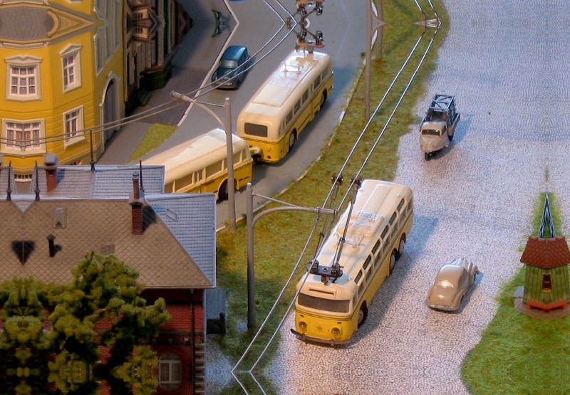 Eheim Trolleybusse als Ergänzung zur Modellbahn