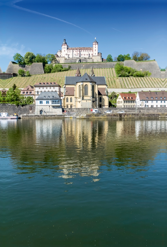 WÜRZBURG Mainufer und Festung Marienberg