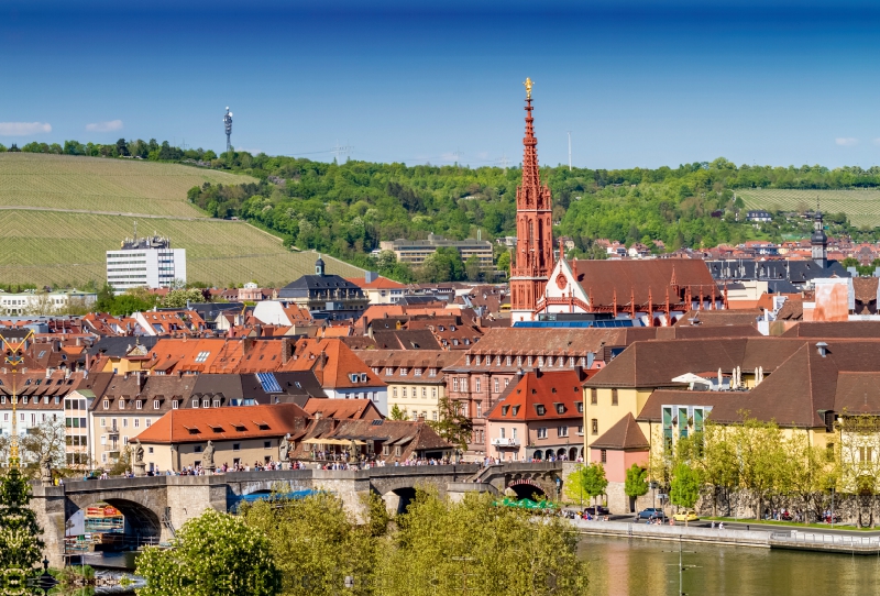 WÜRZBURG Marienkapelle und Alte Mainbrücke