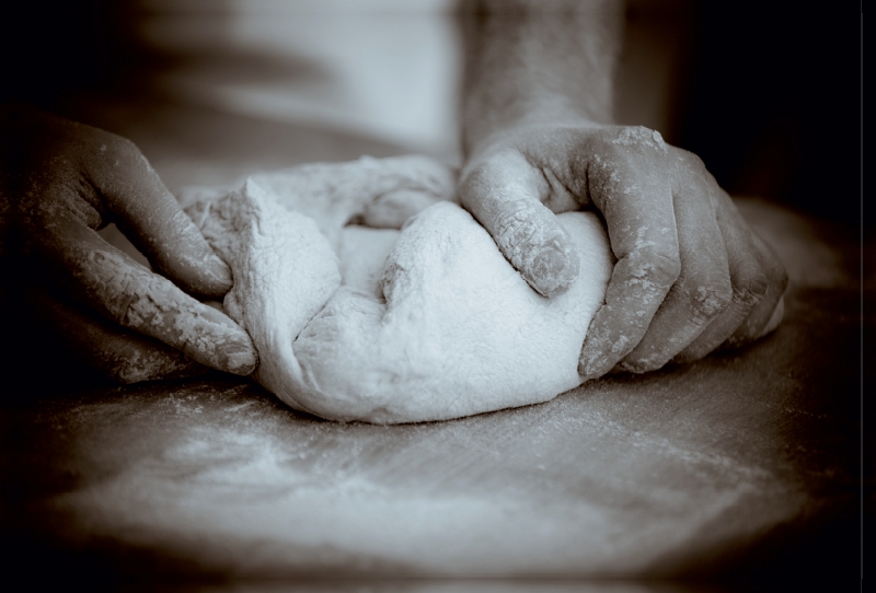 Gutes Brot erfordert neben den richtigen und guten Zutaten, Zeit und viel Handarbeit.