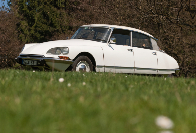 Citroën DS - Göttin in weiß