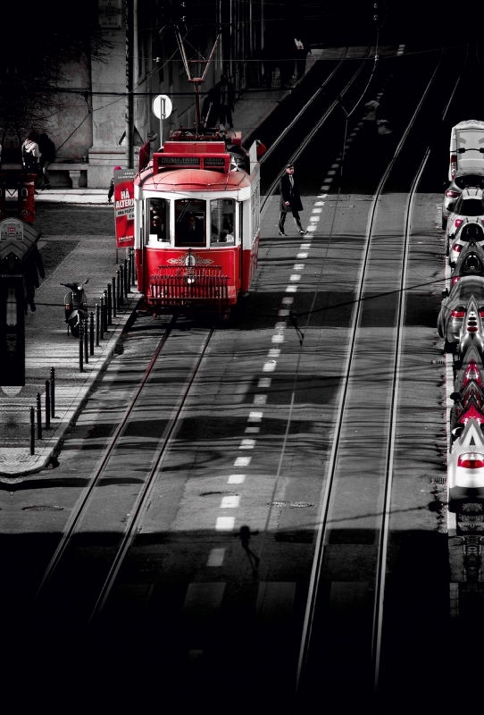 Lissabons Straßenbahn im Licht