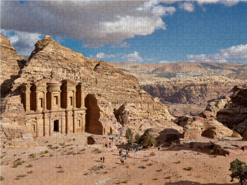 Kloster Ad oder Ed-Deir der nabataeische Ruinenstadt PETRA in Felsenlandschaft