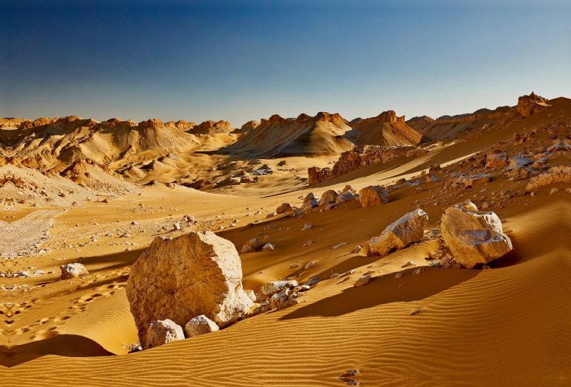 Wuestenlandschaft an der alten Karawanenstrasse nahe der Oase Dachla, Libysche Wueste, Aegypten, Afrika