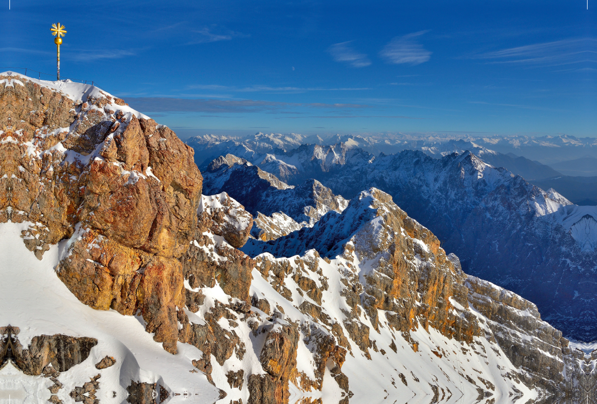 Zugspitze mit Gipfelkreuz