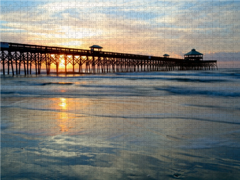 Folly Beach Pier bei Sonnenaufgang, Charleston, South Carolina, USA