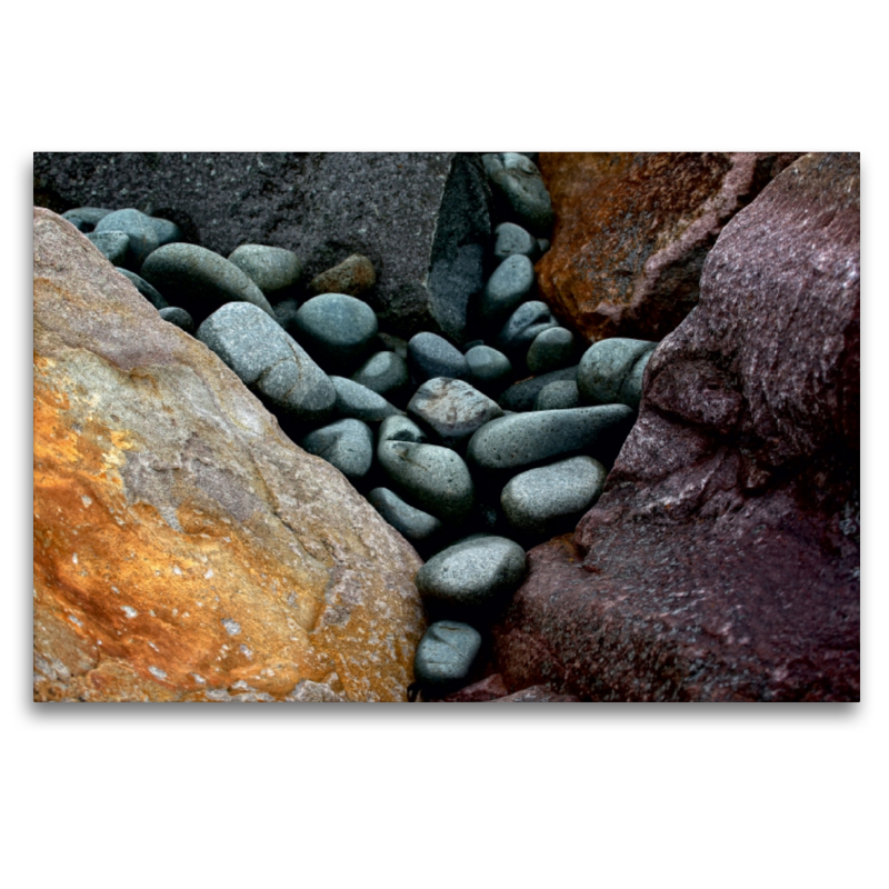 Schöne Steine am Strand in der Bretagne, Frankreich