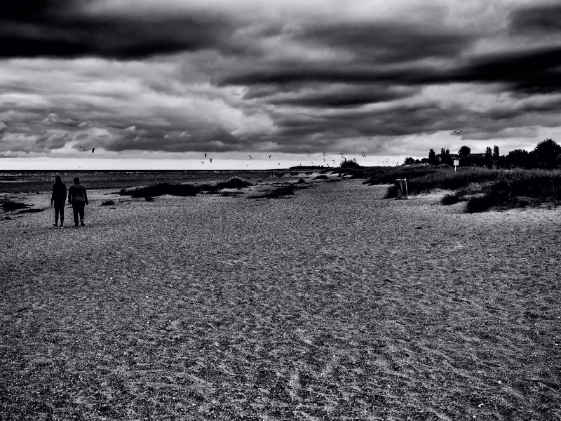 Kitesurfer am Strand