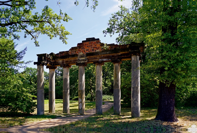 Römische Ruine 7 Säulen in Dessau