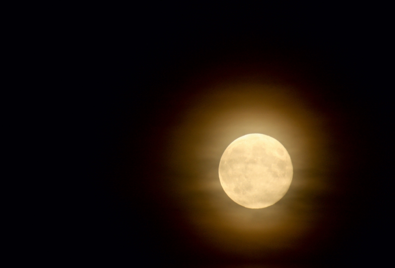 Auf den Mond schießen