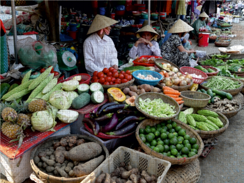 Obst und Gemüsemarkt mit bunter Auswahl