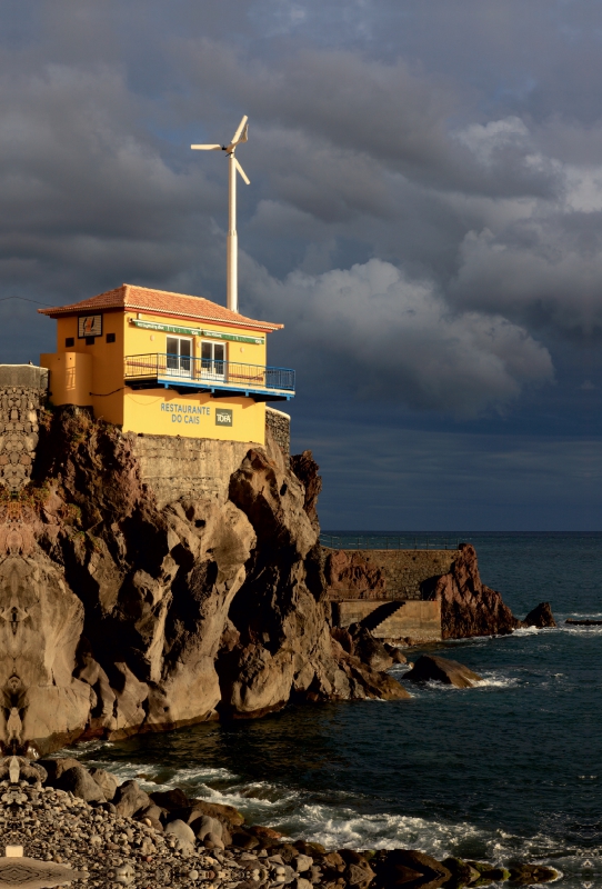 Restaurant über dem Meer