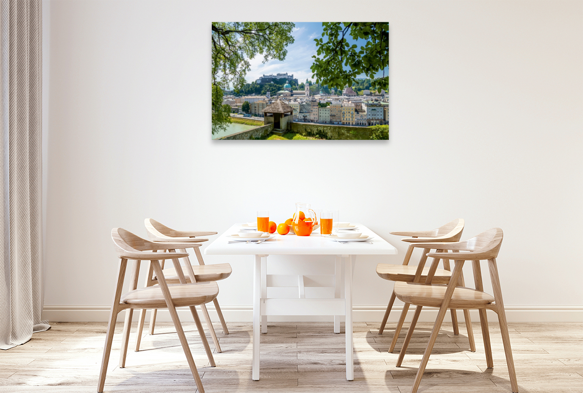 SALZBURG Blick auf die Altstadt mit alter Stadtmauer