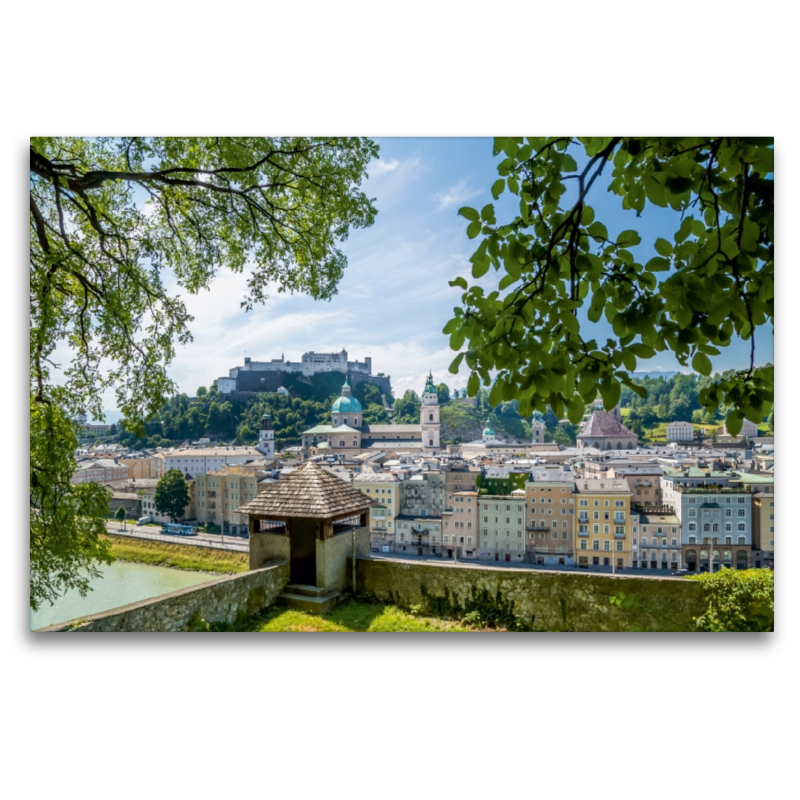 SALZBURG Blick auf die Altstadt mit alter Stadtmauer