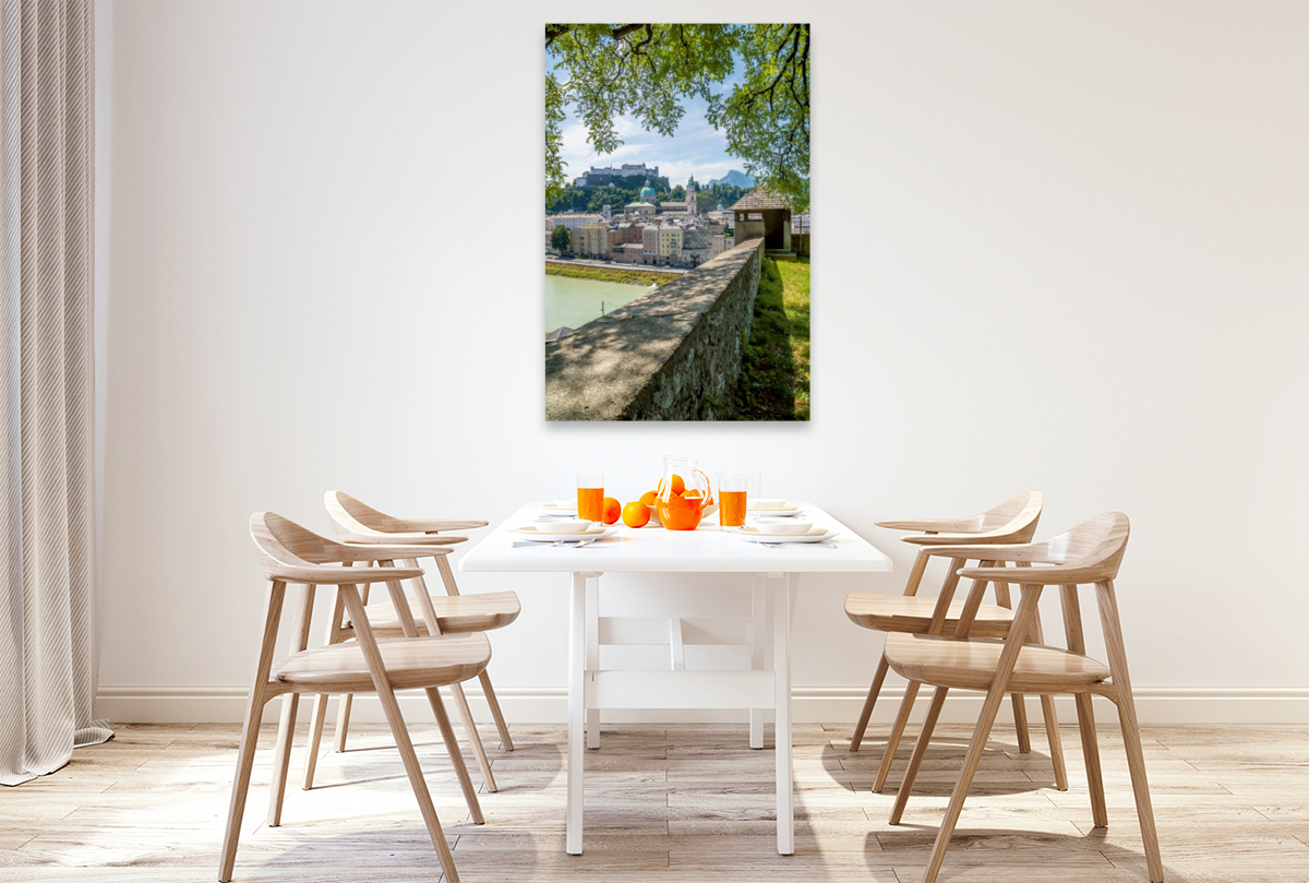 SALZBURG Blick auf die Altstadt mit Stadtmauer