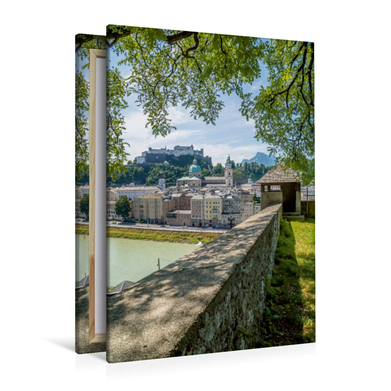 SALZBURG Blick auf die Altstadt mit Stadtmauer