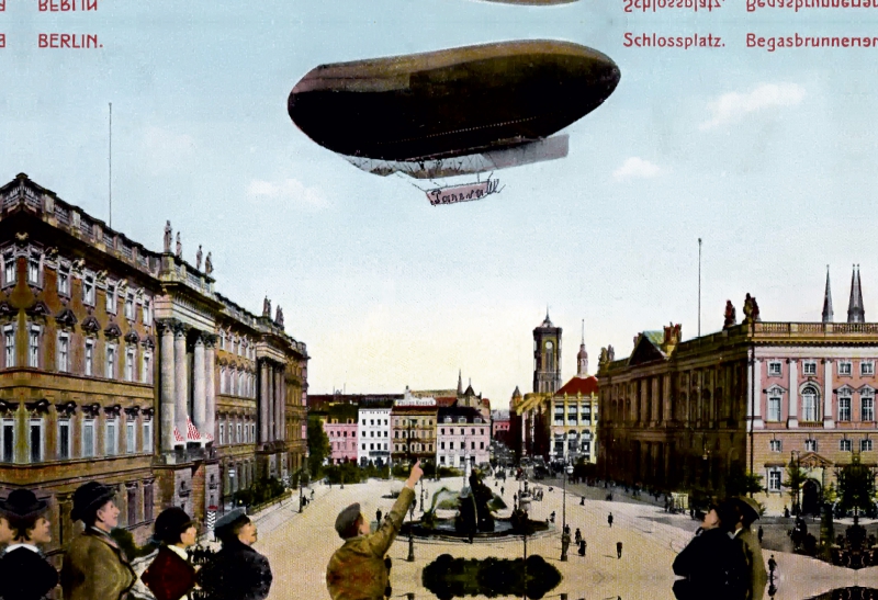 Berliner Schlossplatz mit Parseval-Luftschiff 1909